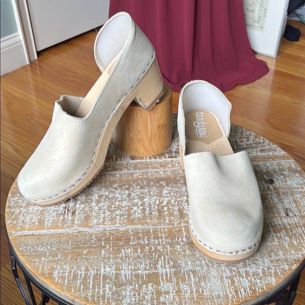 Sandgren’s Brett style Cream Clogs